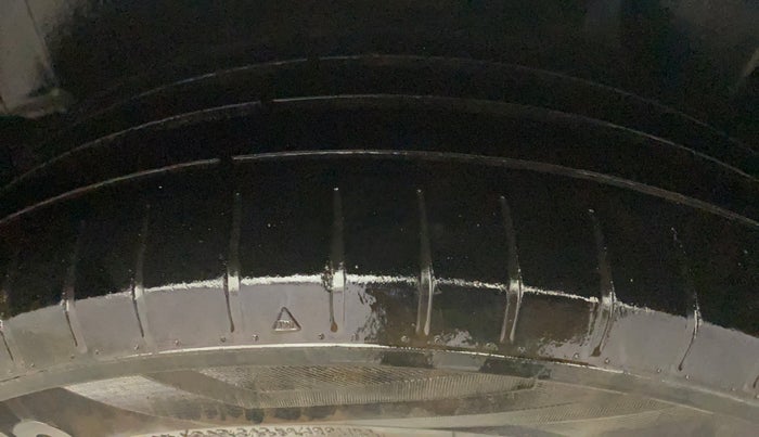 2017 Volkswagen Ameo HIGHLINE1.2L, Petrol, Manual, 1,02,380 km, Left Rear Tyre Tread