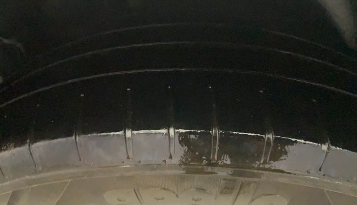 2017 Volkswagen Ameo HIGHLINE1.2L, Petrol, Manual, 1,02,380 km, Right Rear Tyre Tread