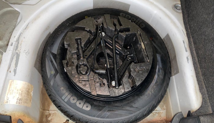 2017 Volkswagen Ameo HIGHLINE1.2L, Petrol, Manual, 1,02,380 km, Spare Tyre