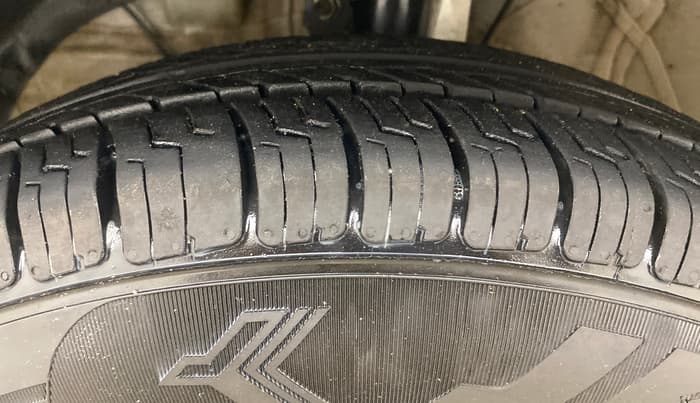 2023 Maruti Swift VXI, Petrol, Manual, 87,983 km, Left Front Tyre Tread