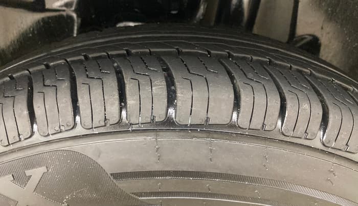 2023 Maruti Swift VXI, Petrol, Manual, 87,983 km, Left Rear Tyre Tread