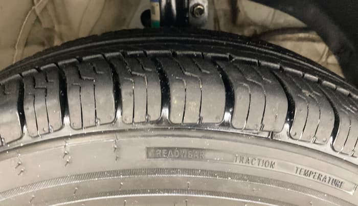 2023 Maruti Swift VXI, Petrol, Manual, 87,983 km, Right Front Tyre Tread
