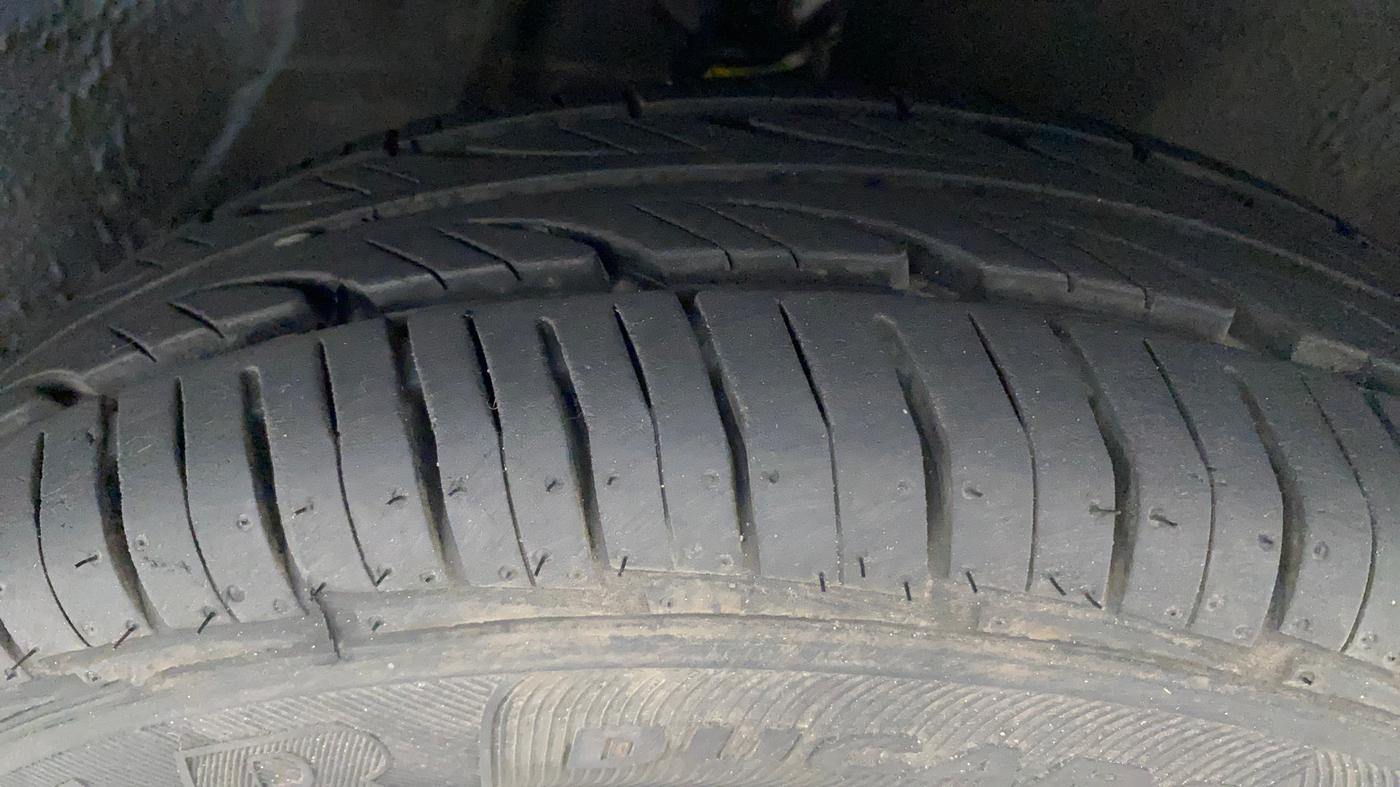 2012 Maruti Alto 800 LXI, Petrol, Manual, 24,919 km, Right Front Tyre Tread
