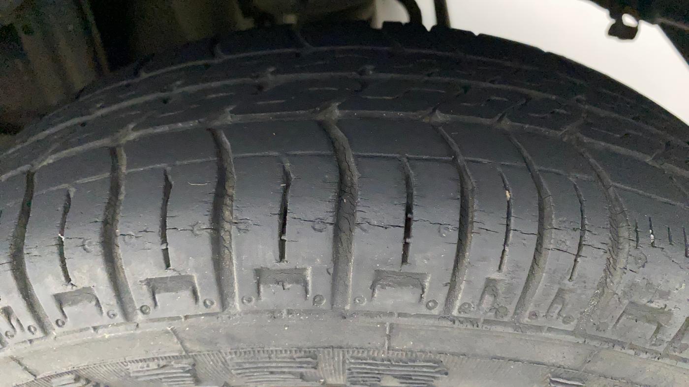 2012 Maruti Alto 800 LXI, Petrol, Manual, 24,919 km, Left Rear Tyre Tread