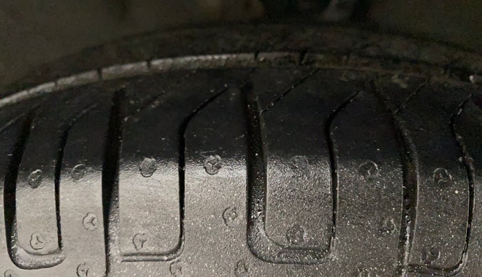 2011 Hyundai i10 SPORTZ 1.2, Petrol, Manual, 97,081 km, Right Front Tyre Tread