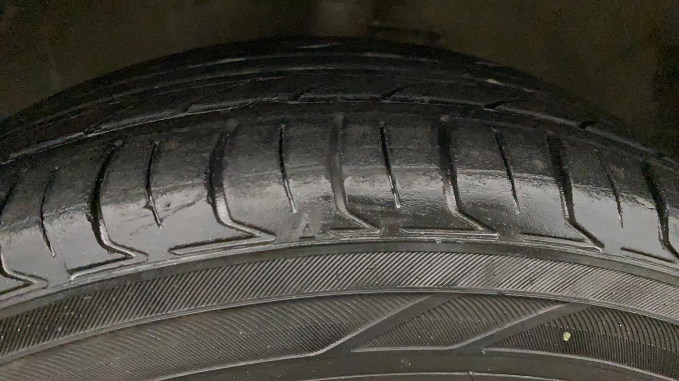 2018 Maruti Celerio ZXI AMT, CNG, Automatic, 45,880 km, Left Front Tyre Tread