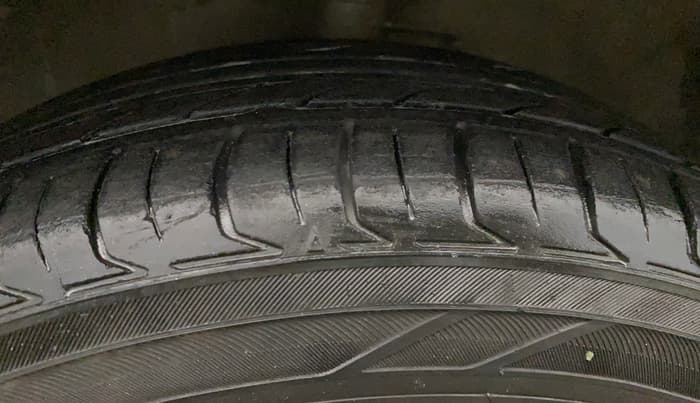 2018 Maruti Celerio ZXI AMT, CNG, Automatic, 45,880 km, Left Front Tyre Tread