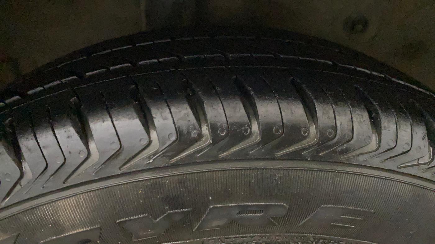 2018 Maruti Celerio ZXI AMT, CNG, Automatic, 45,880 km, Right Rear Tyre Tread