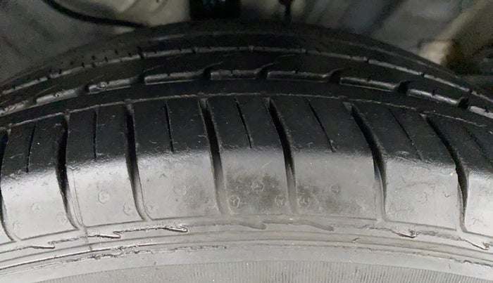 2020 KIA SELTOS HTX AT PETROL, Petrol, Automatic, 22,755 km, Right Front Tyre Tread