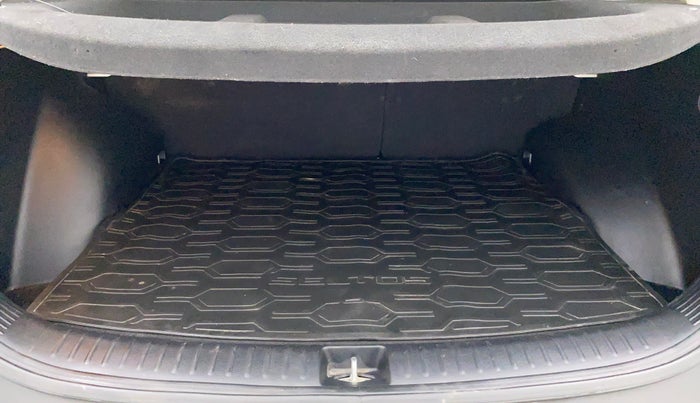 2020 KIA SELTOS HTX AT PETROL, Petrol, Automatic, 22,755 km, Boot Inside