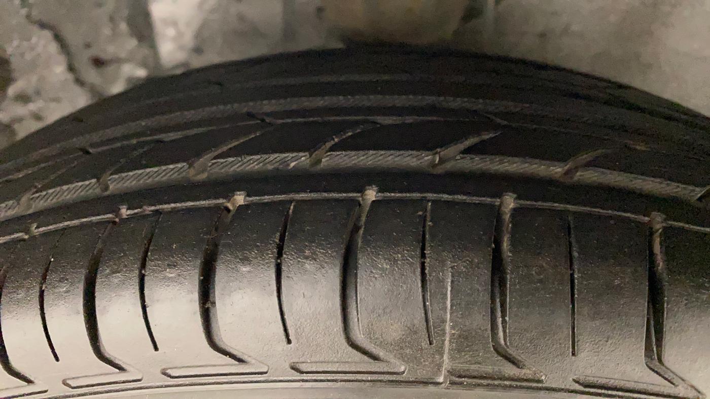 2011 Hyundai i10 ERA 1.1, Petrol, Manual, 60,075 km, Right Front Tyre Tread