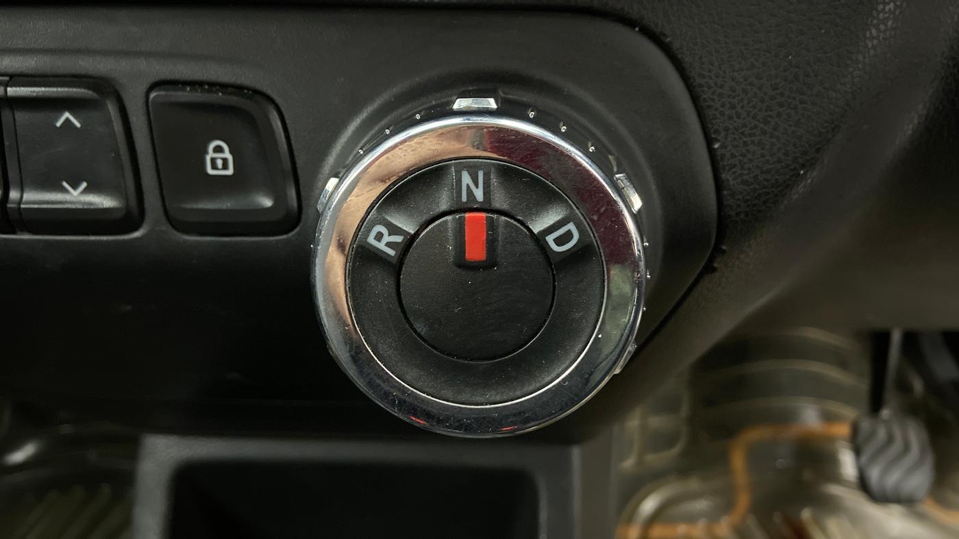 2017 Renault Kwid RXT 1.0 EASY-R AT OPTION, Petrol, Automatic, 38,155 km, Gear Lever
