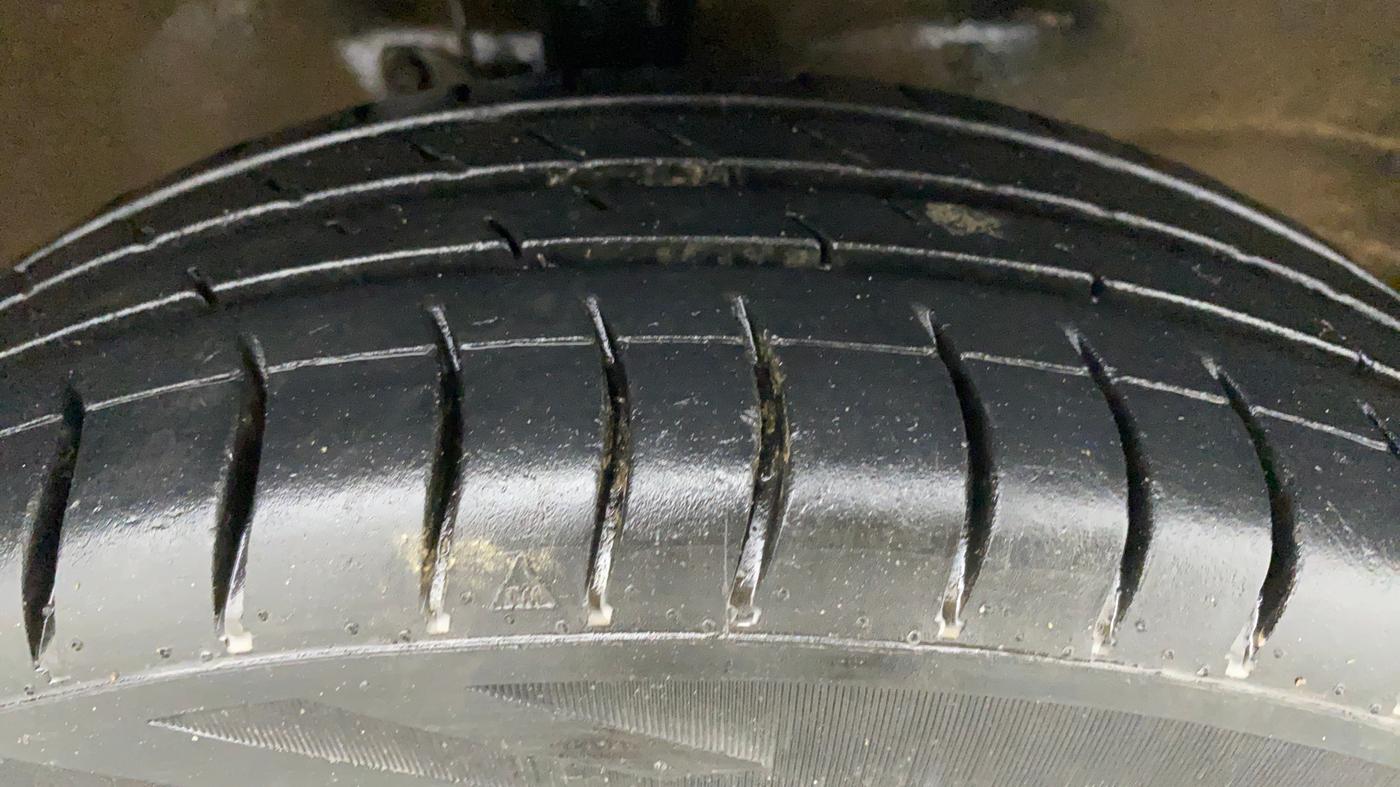 2015 Maruti Wagon R 1.0 VXI, CNG, Manual, 91,610 km, Right Front Tyre Tread