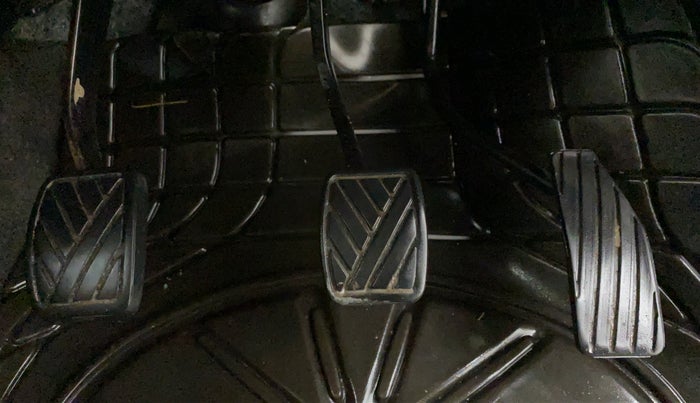 2015 Maruti Wagon R 1.0 VXI, CNG, Manual, 91,610 km, Pedals