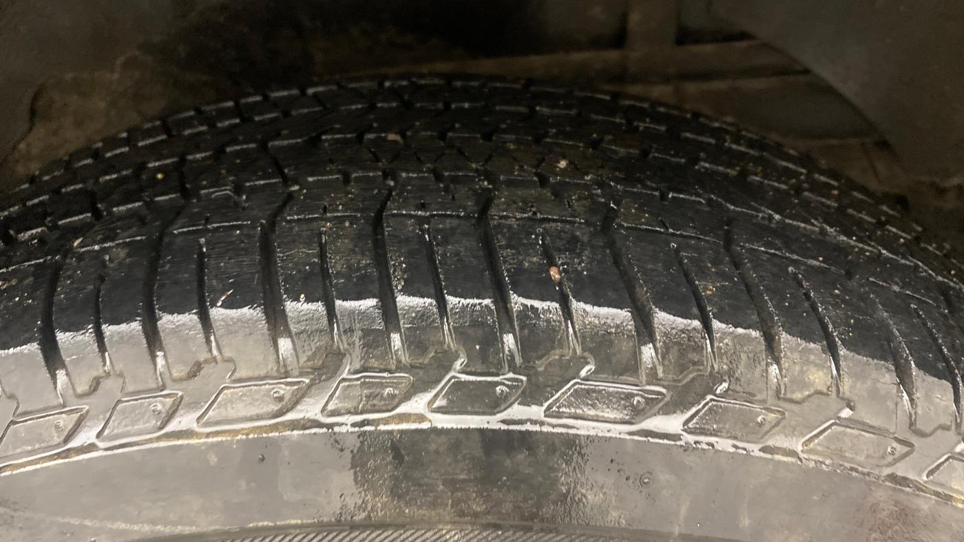 2018 Mahindra XUV500 W7, Diesel, Manual, 1,31,063 km, Left Rear Tyre Tread