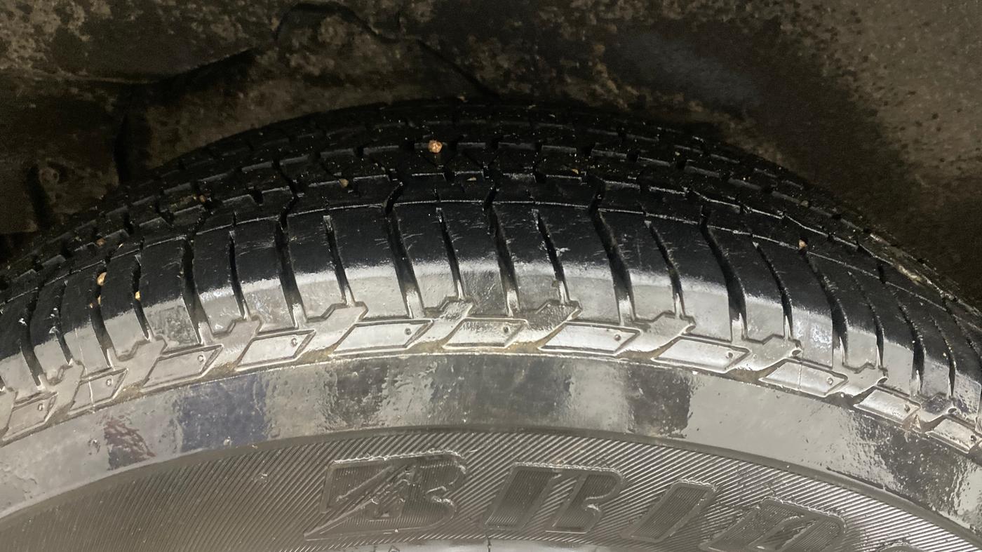2018 Mahindra XUV500 W7, Diesel, Manual, 1,31,063 km, Right Rear Tyre Tread