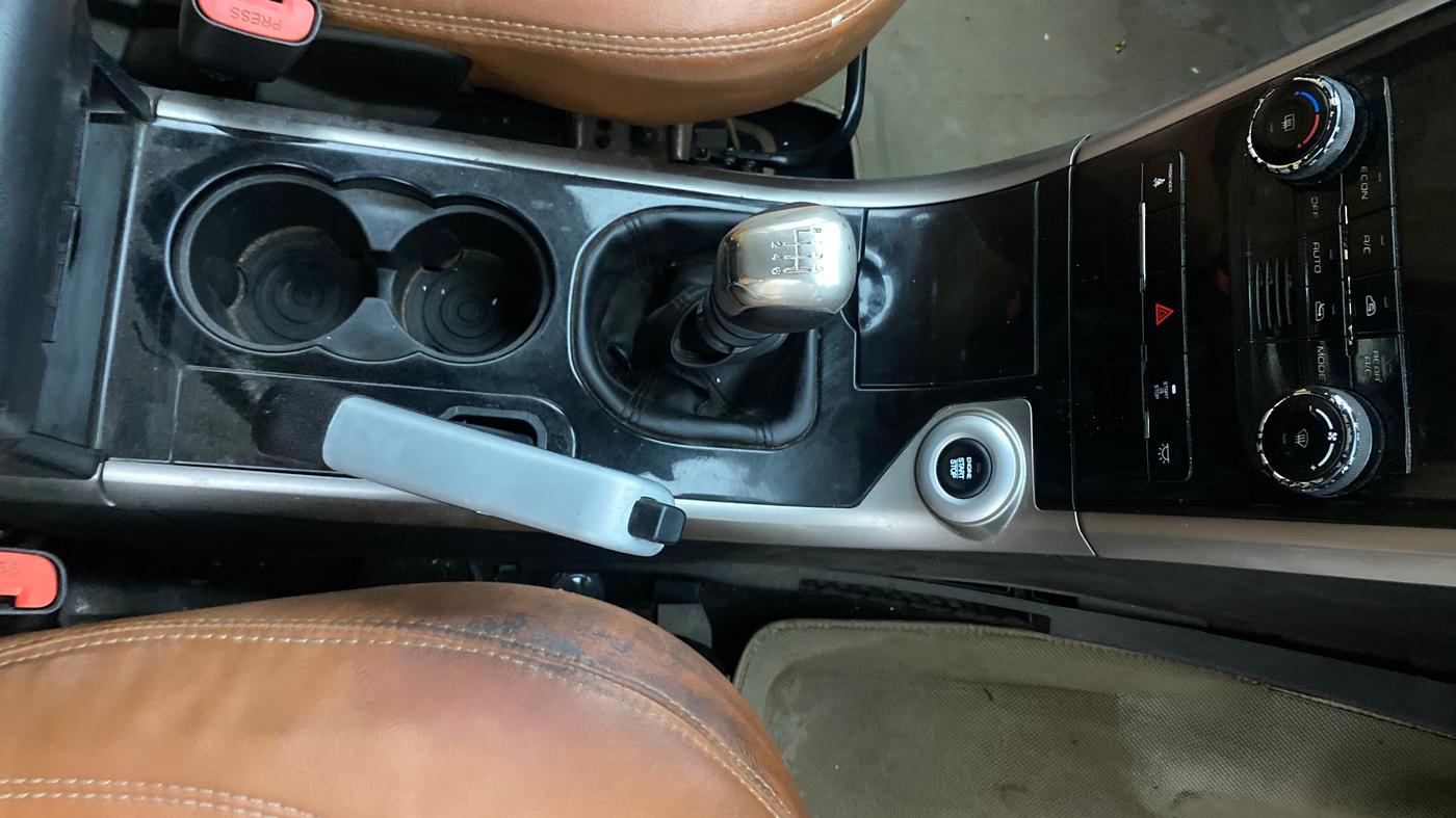 2018 Mahindra XUV500 W7, Diesel, Manual, 1,31,063 km, Gear Lever