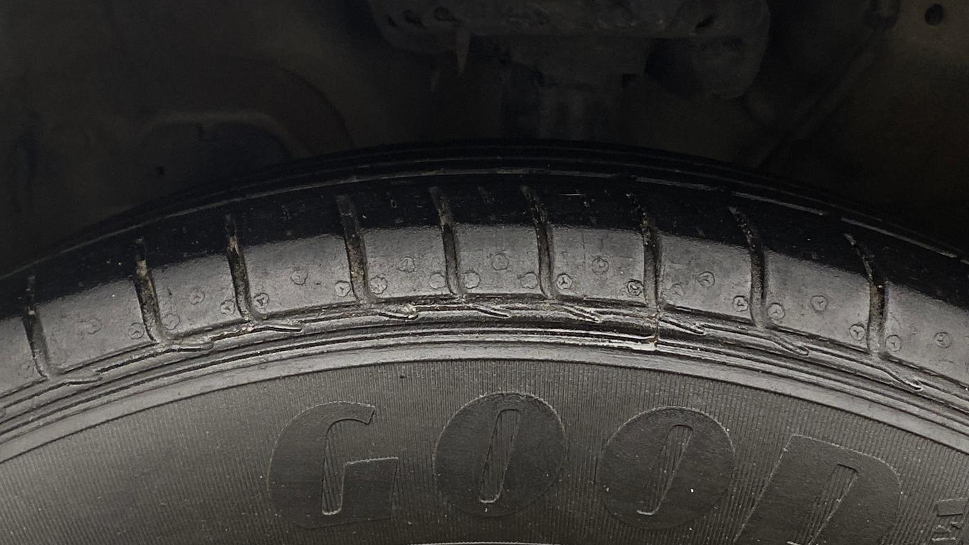 2021 KIA SELTOS HTK PLUS 1.5, Petrol, Manual, 1,23,382 km, Left Front Tyre Tread