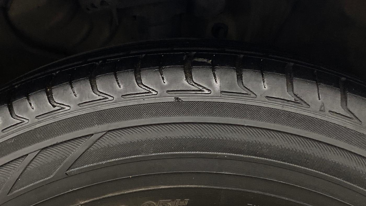 2021 KIA SELTOS HTK PLUS 1.5, Petrol, Manual, 1,23,382 km, Right Front Tyre Tread