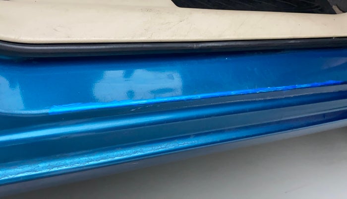 2012 Maruti Swift Dzire VDI, Diesel, Manual, 58,315 km, Right running board - Minor scratches