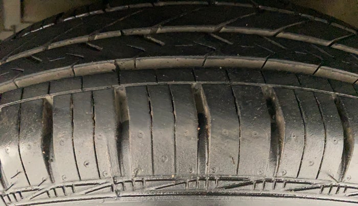 2012 Maruti Swift Dzire VDI, Diesel, Manual, 58,315 km, Left Front Tyre Tread