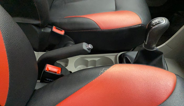 2017 Tata Tiago WIZZ EDITION PETROL, Petrol, Manual, 77,864 km, Gear Lever
