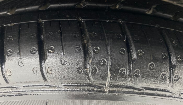 2025 Hyundai GRAND I10 NIOS ASTA AMT 1.2 KAPPA VTVT, Petrol, Automatic, 2,707 km, Right Rear Tyre Tread