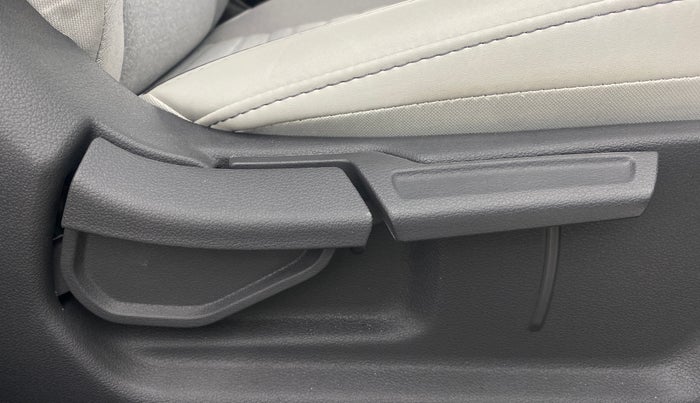 2025 Hyundai GRAND I10 NIOS ASTA AMT 1.2 KAPPA VTVT, Petrol, Automatic, 2,707 km, Driver Side Adjustment Panel