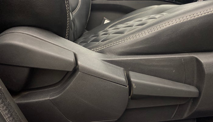 2024 Renault Kiger RXZ MT, Petrol, Manual, 14,005 km, Driver Side Adjustment Panel