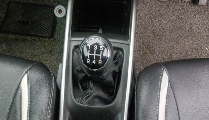 2016 Maruti Baleno ALPHA PETROL 1.2, CNG, Manual, 70,450 km, Gear Lever