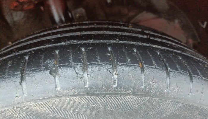 2016 Maruti Baleno ALPHA PETROL 1.2, CNG, Manual, 70,450 km, Right Front Tyre Tread