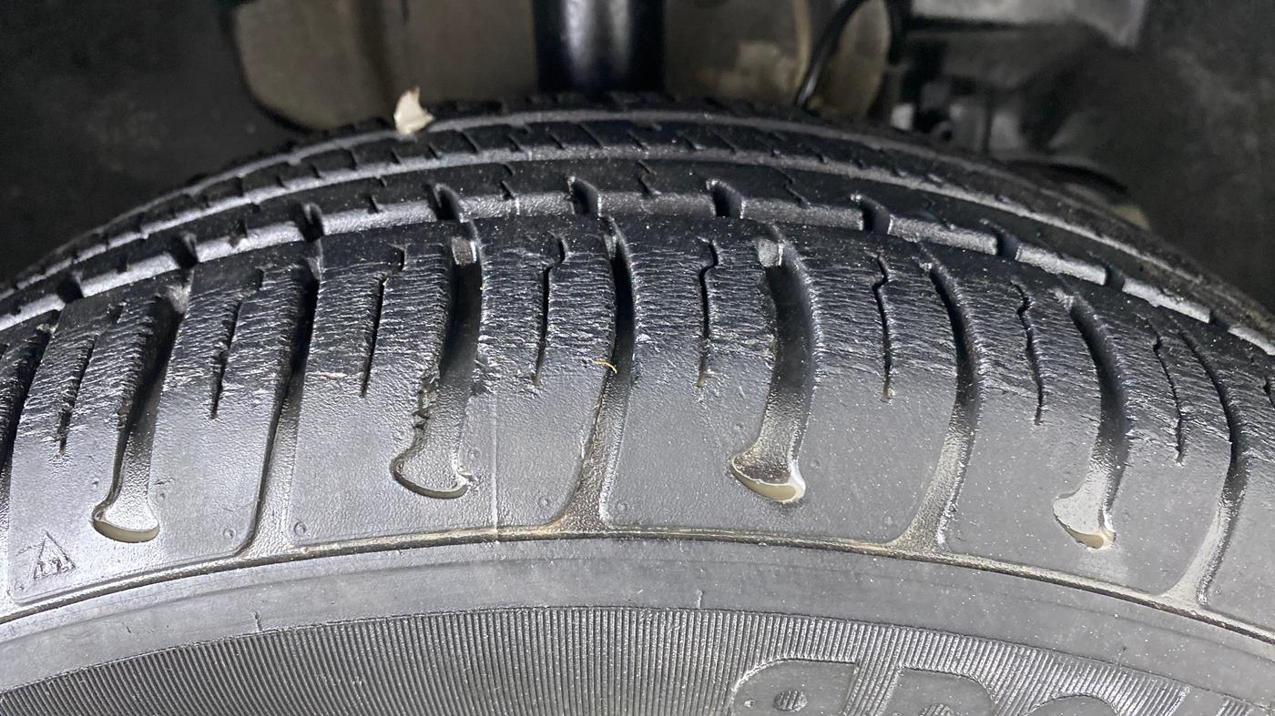 2018 Tata Tiago XZ 1.2 REVOTRON, Petrol, Manual, 12,249 km, Right Front Tyre Tread