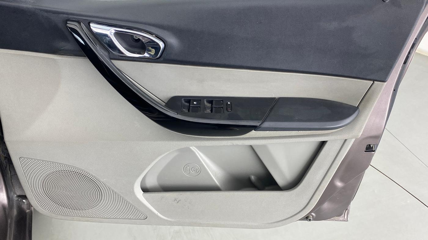 2018 Tata Tiago XZ 1.2 REVOTRON, Petrol, Manual, 12,249 km, Driver Side Door Panels Control