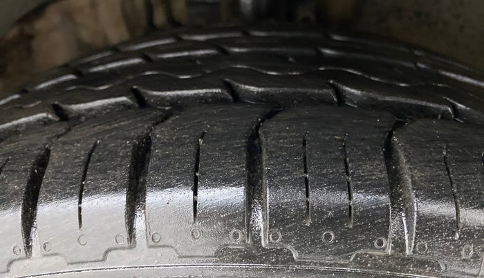 2014 Volkswagen Vento HIGHLINE PETROL, Petrol, Manual, 49,637 km, Right Front Tyre Tread
