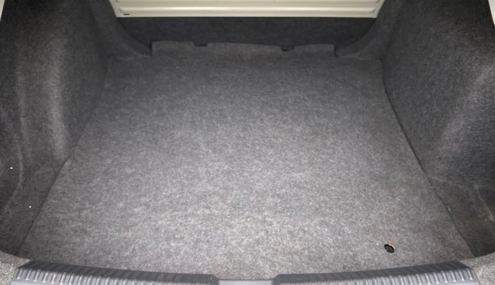 2014 Volkswagen Vento HIGHLINE PETROL, Petrol, Manual, 49,637 km, Boot Inside