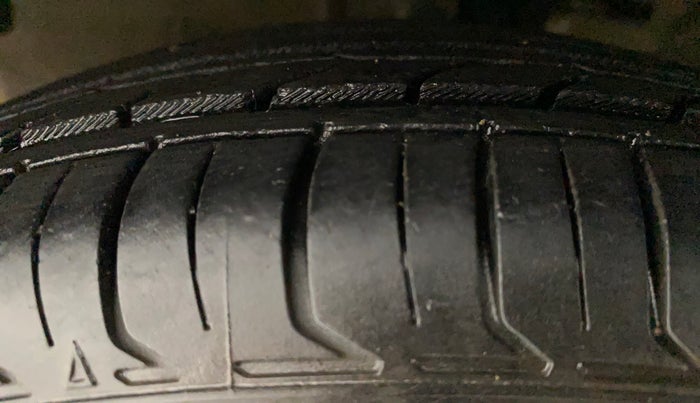 2012 Hyundai i10 MAGNA 1.2, Petrol, Manual, 52,347 km, Left Front Tyre Tread