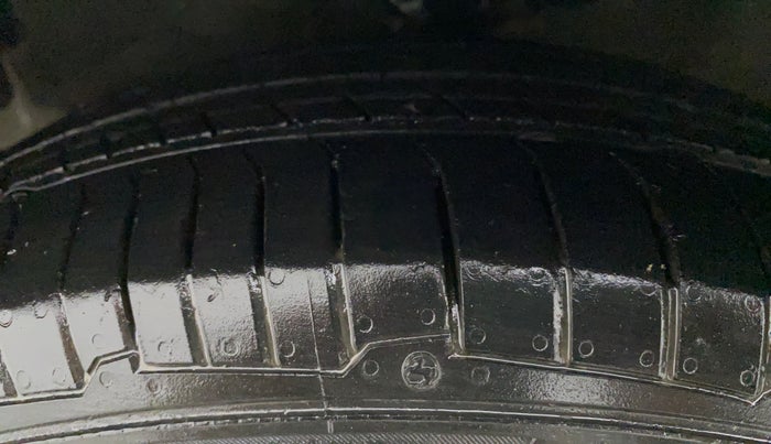 2012 Hyundai i10 MAGNA 1.2, Petrol, Manual, 69,220 km, Left Front Tyre Tread
