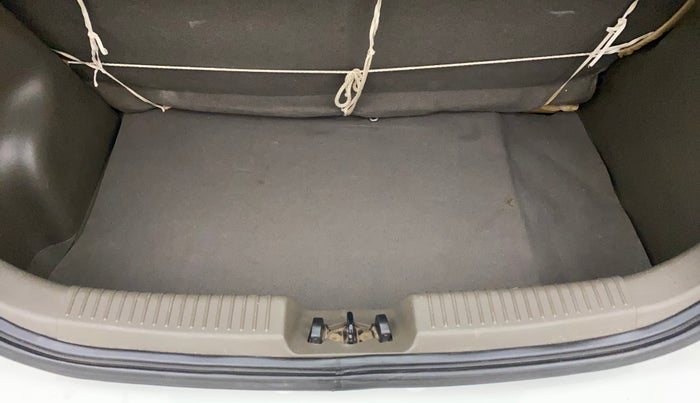2012 Hyundai i10 MAGNA 1.2, Petrol, Manual, 69,220 km, Boot Inside