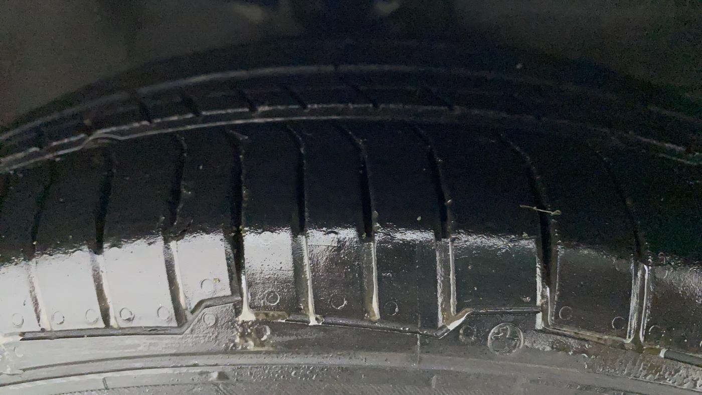 2012 Hyundai i10 MAGNA 1.2, Petrol, Manual, 69,220 km, Right Front Tyre Tread