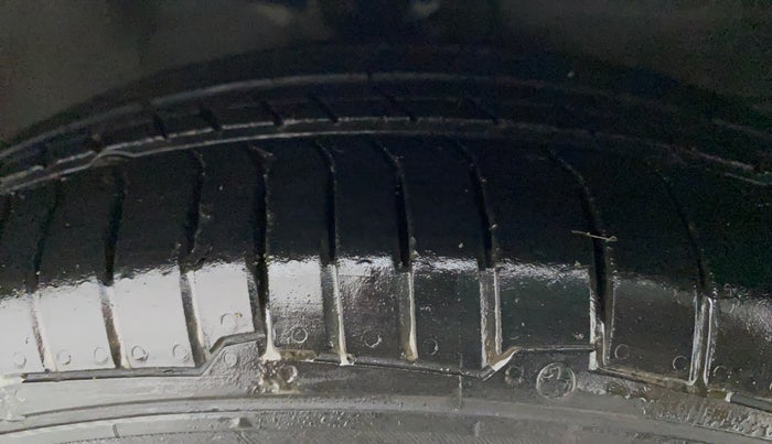 2012 Hyundai i10 MAGNA 1.2, Petrol, Manual, 69,220 km, Right Front Tyre Tread