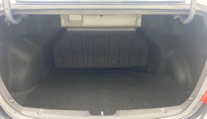 2012 Hyundai Verna FLUIDIC 1.6 CRDI SX, Diesel, Manual, 94,556 km, Boot Inside