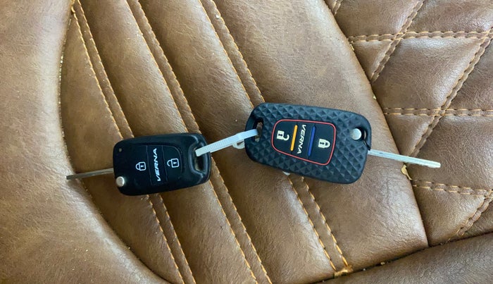 2012 Hyundai Verna FLUIDIC 1.6 CRDI SX, Diesel, Manual, 94,556 km, Key Close Up