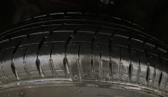 2016 Hyundai Elite i20 SPORTZ 1.2, Petrol, Manual, 86,447 km, Left Front Tyre Tread