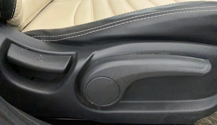 2016 Hyundai Elite i20 SPORTZ 1.2, Petrol, Manual, 86,447 km, Driver Side Adjustment Panel