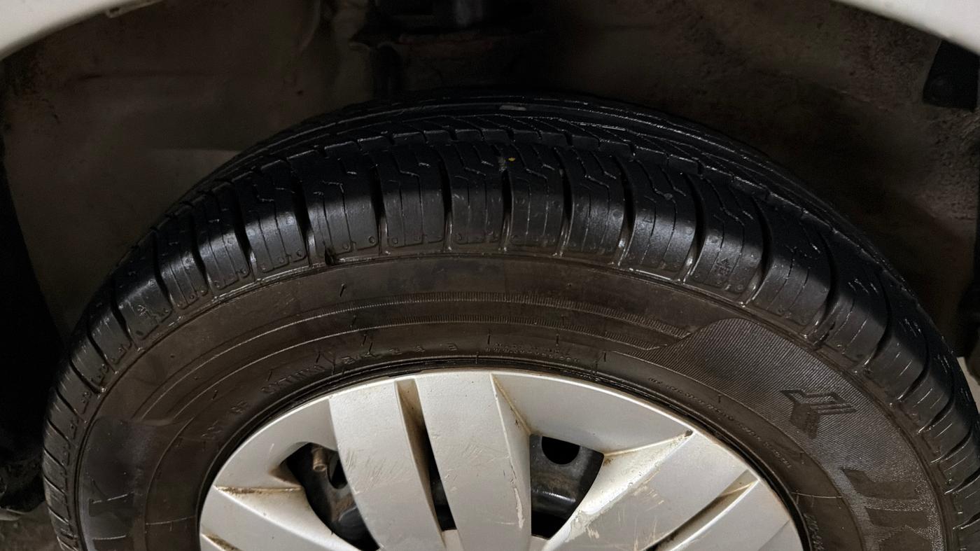 2015 Maruti Alto 800 LXI, Petrol, Manual, 63,568 km, Right Front Tyre Tread