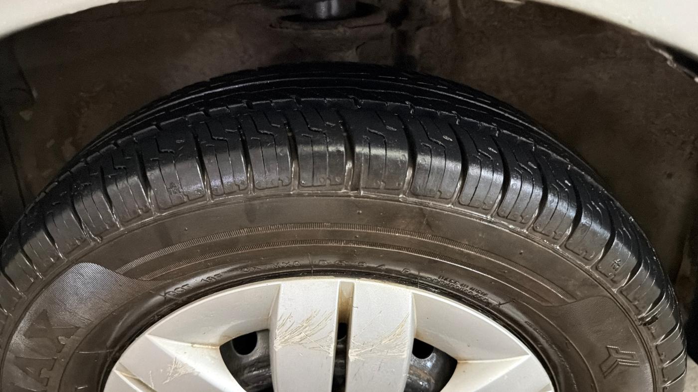 2015 Maruti Alto 800 LXI, Petrol, Manual, 63,568 km, Left Front Tyre Tread