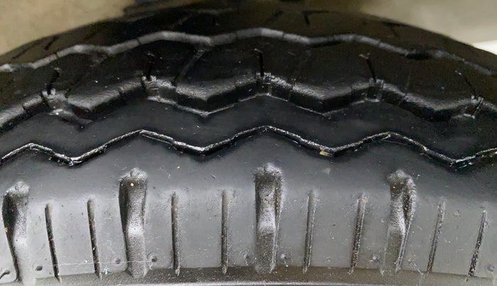 2021 Maruti Eeco 5 STR CNG WITH AC PLUSHTR, CNG, Manual, 11,087 km, Left Front Tyre Tread