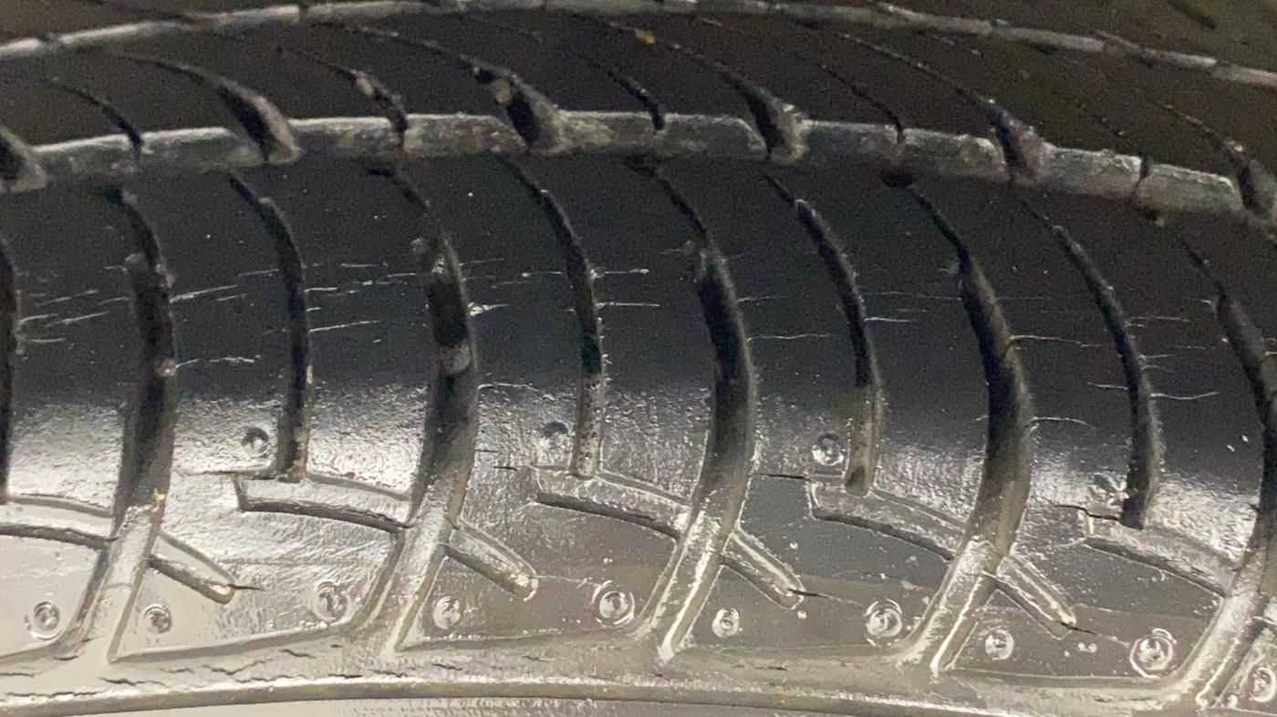 2014 Maruti Celerio VXI, Petrol, Manual, 15,355 km, Right Rear Tyre Tread