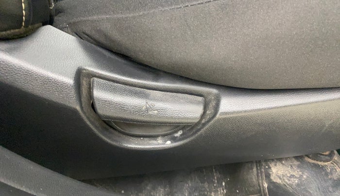 2017 Hyundai Grand i10 SPORTZ 1.2 KAPPA VTVT, Petrol, Manual, 1,27,820 km, Driver Side Adjustment Panel