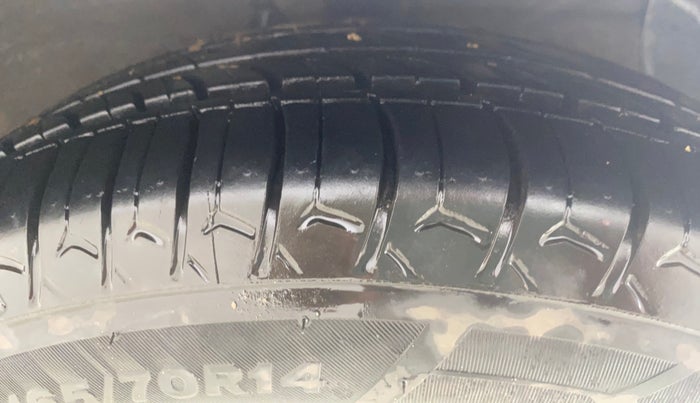 2017 Hyundai Grand i10 SPORTZ 1.2 KAPPA VTVT, Petrol, Manual, 1,27,820 km, Right Front Tyre Tread